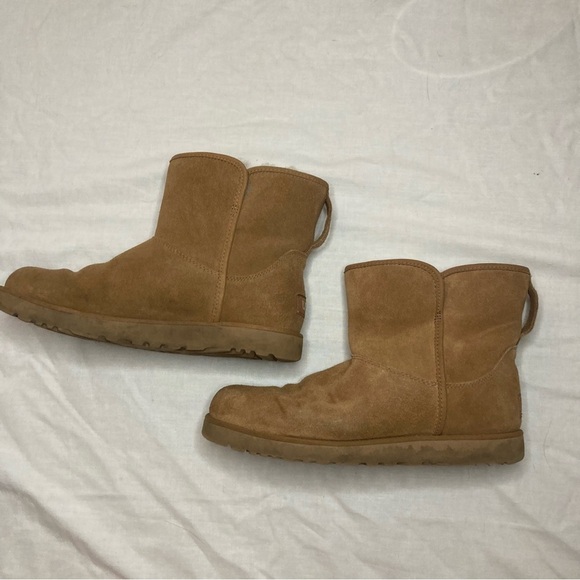 Ugg Classic Mini Boot Size 8 Tan Sheepskin - Picture 1 of 13